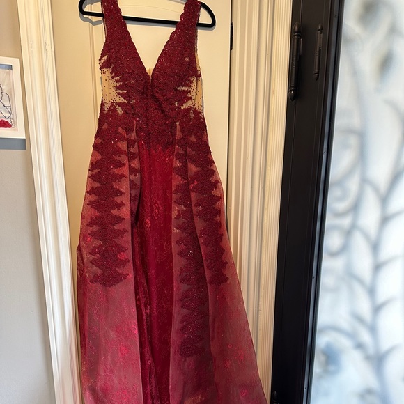 Evening gown. - Picture 2 of 4